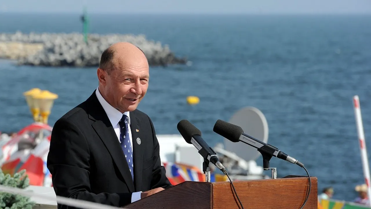 Băsescu: Profesorii și absolvenții Academiei Navale au contribuit la formarea unei elite