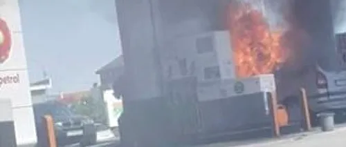 Un tânăr de 25 de ani și-a dat foc în mașina parcată într-o benzinărie din Cluj Napoca VIDEO