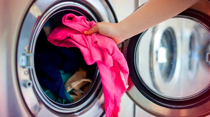 Cum să USUCI rufele umede pe care tocmai le-ai spălat, în doar 15 minute