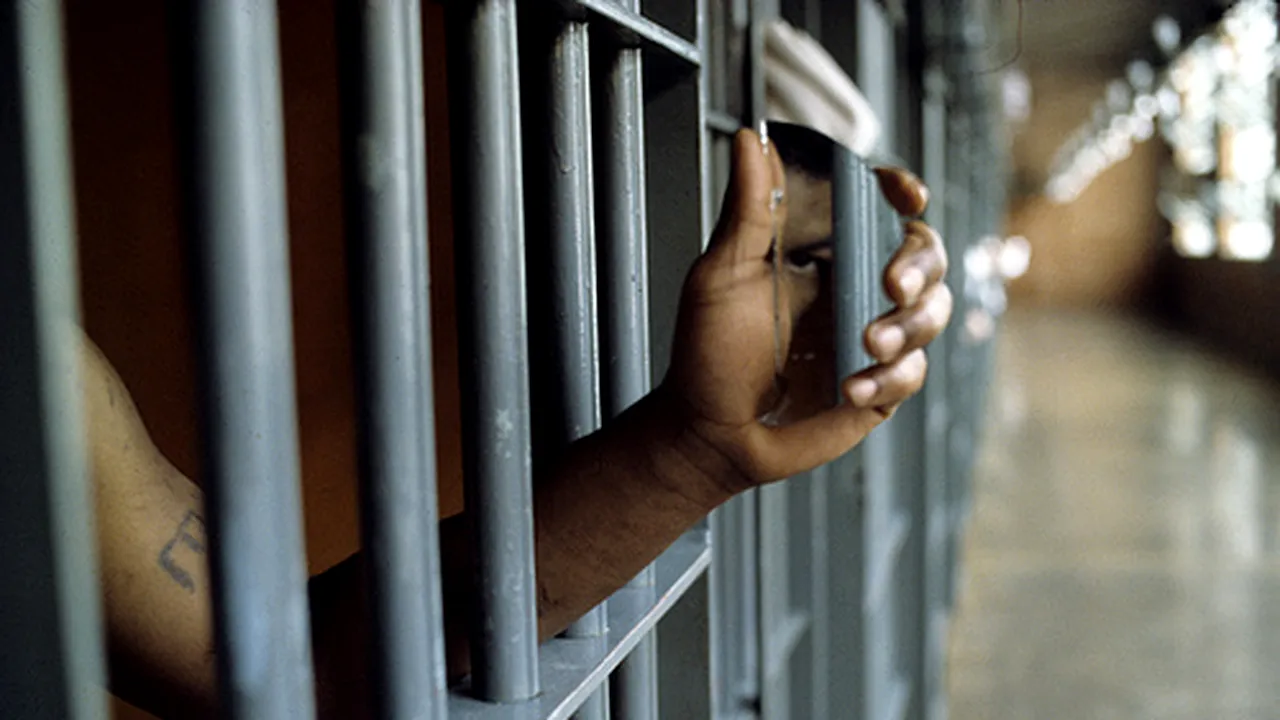 Autorul jafului de bijuterii comis în 2011 pe A1 a încercat să se spânzure în penitenciar