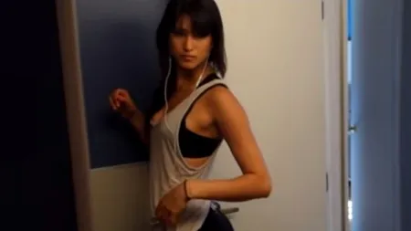 Reacția bărbaților când văd o femeie pe stradă îmbrăcată în pantaloni de yoga