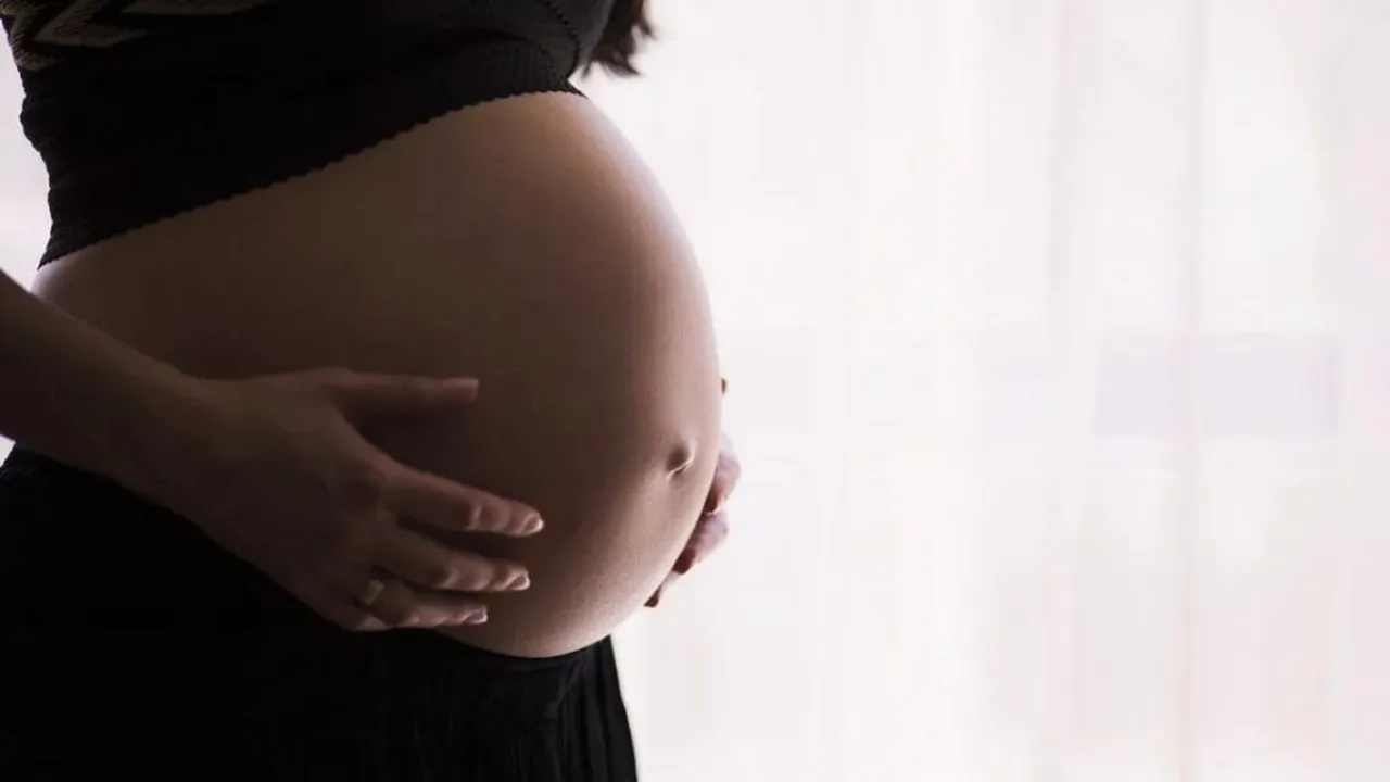 EXCLUSIV. Povestea tinerei care este alături de femeile însărcinate pe timpul pandemiei de coronavirus: „Presiunea și incertitudinea le provoacă frică”