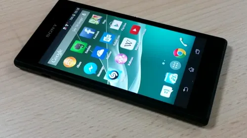 REVIEW Sony Xperia M2 - un smartphone cu design atractiv, dar cu un ecran nepotrivit