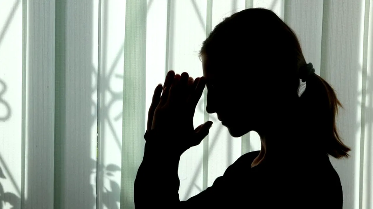 Clipe de coșmar pentru o fetiță de 14 ani. A fost violată în ultimii ani de un „monstru” care o pândea la ieşirea de la şcoală