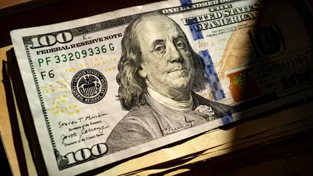 Dolarul crește cu 1,5% față de yen și euro, înaintea primelor rezultate ale alegerilor din SUA