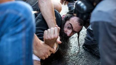 O tânără înjunghiată săptămâna trecută la Gay Pride în Ierusalim a murit. Ce au aflat anchetatorii despre ucigaș