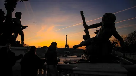 O reclamă controversată a produs panică pe rețelele de socializare: Ar ilustra un atac terorist de tip 9/11 la PARIS