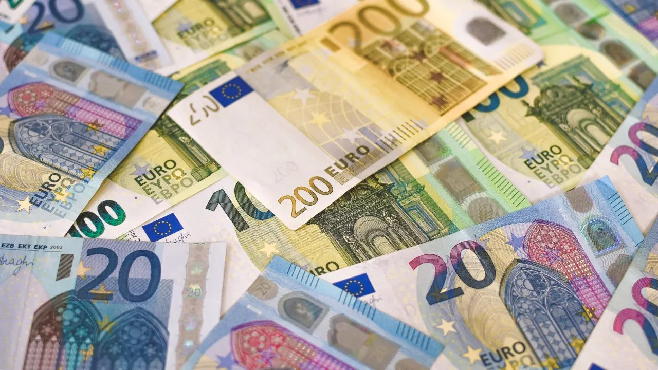O familie de români din Germania a încasat alocații în valoare de 733.000 de euro, folosind documente false