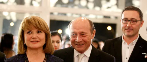 Băsescu, despre relația cu soția sa: „Hai, domnule, de 40 de ani nu reușesc să scap de ea. Scap acum la bătrânețe?