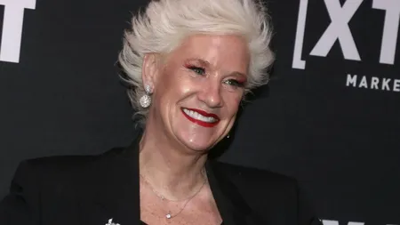 O îndrăgită vedeta a show-urilor culinare a MURIT. Chef-ul avea 55 de ani