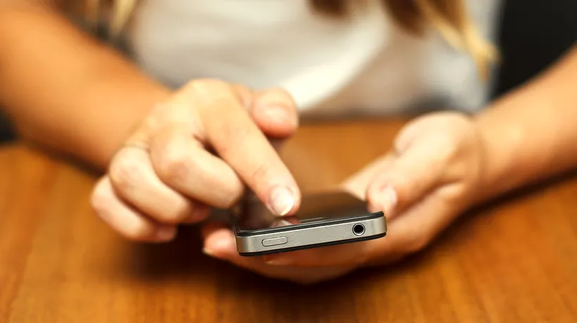 Ministrul Educației vrea să interzică telefoanele mobile în timpul orelor