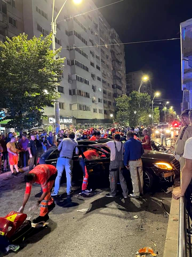 Un bărbat a murit după ce a lovit cu mașina un refugiu de tramvai din capitală