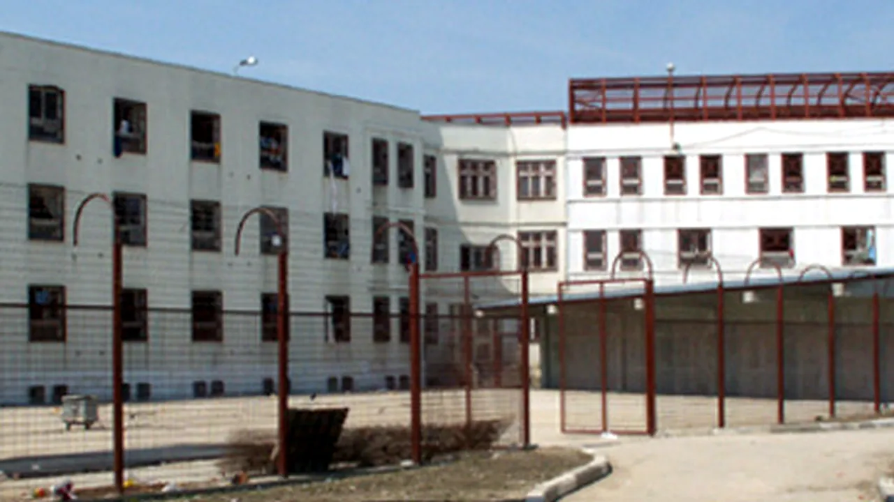 Anchetă a Avocatului Poporului în cazul unui deținut de la Giurgiu care și-a cusut gura