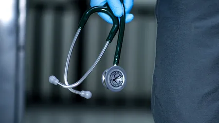 Realizare revoluționară în medicină: Un STETOSCOP bazat pe inteligență artificială poate detecta trei afecțiuni cardiace, în 15 secunde