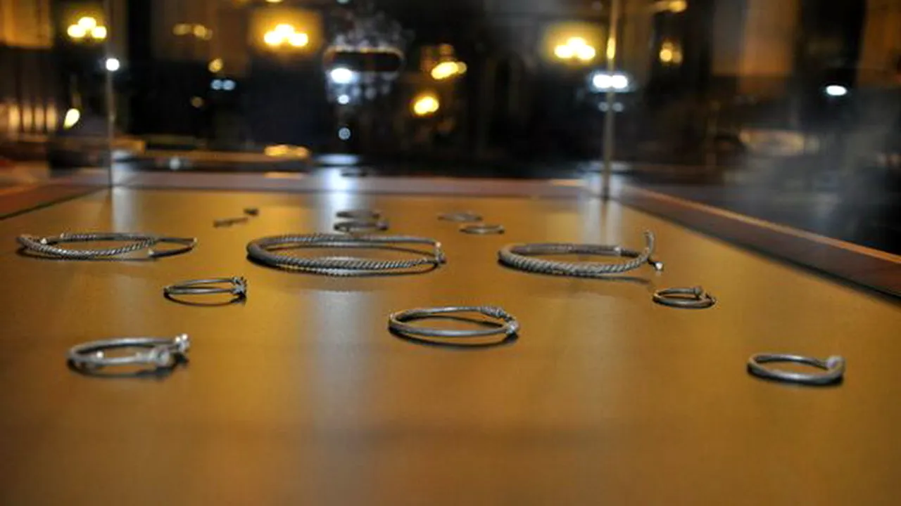 Primul tezaur dacic descoperit în județul Mureș, prezentat publicului de 1 Decembrie