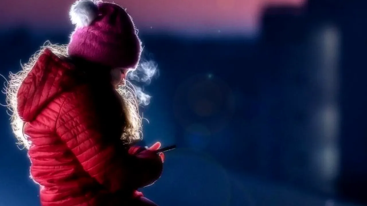 O copilă de 10 ani, cu părinți surdomuți, a sunat la 112 pentru a-și salva fratele