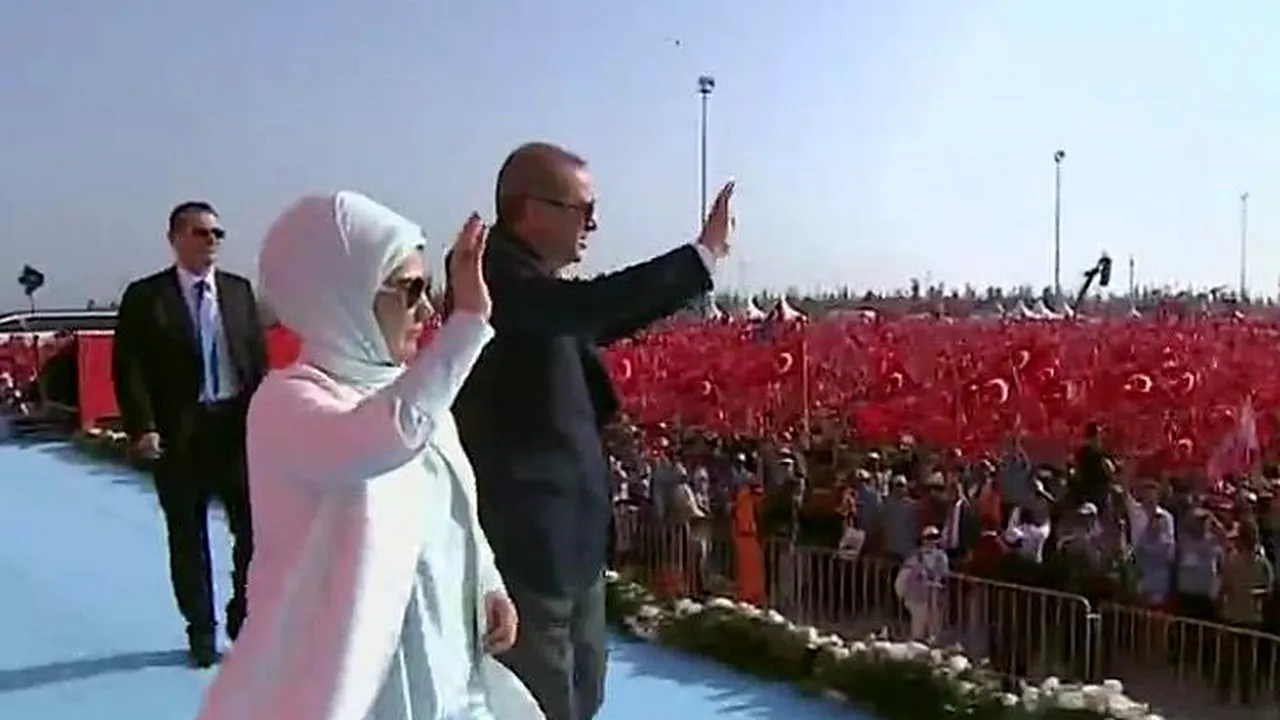 Miting de amploare pro-Erdogan, la Istanbul. „Poruncește-ne să murim și o vom face
