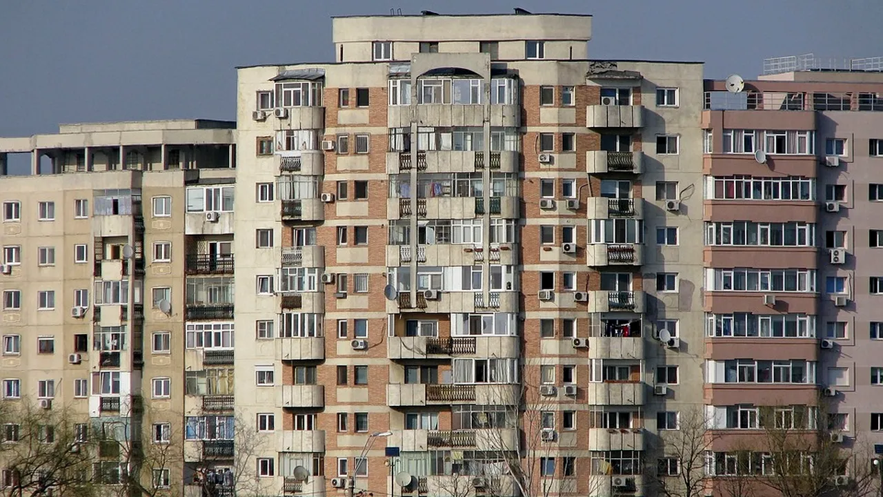 Traiul la bloc e tot mai complicat! Ce mesaj a primit locatarul unui imobil din Cluj de la un vecin: „Sunetul tusei DERANJEAZĂ. Ne trezește din somn”