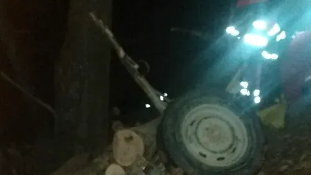 Un bărbat a murit după ce o căruță plină cu lemne a căzut peste el, într-o localitate din județul Dâmbovița