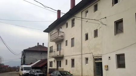 Mama celor trei bebeluși găsiți morți într-un bloc din Bistrița, reținută de procurori