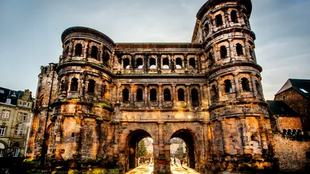 Orașul denumit „a doua ROMĂ”, noul punct de atracție pentru turiști. Adăpostește Sfânta Tunică, despre care se spune că ar fi fost purtată de Iisus