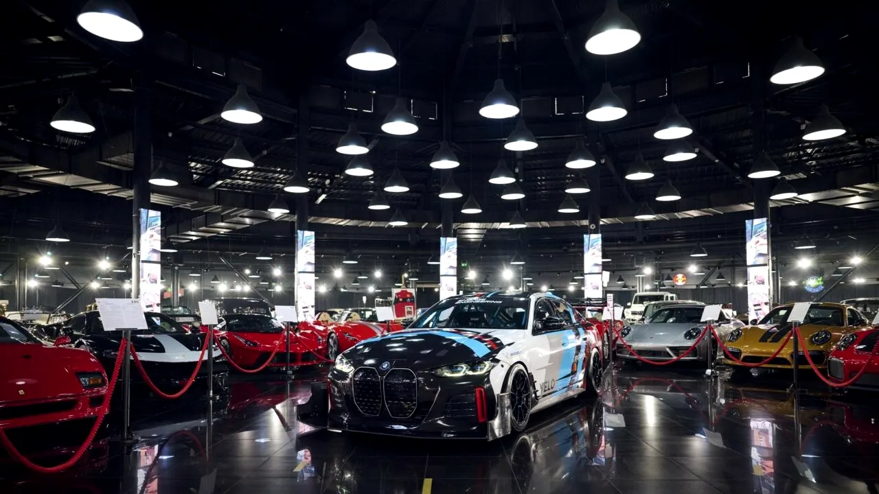 (P) Primul BMW i4 M50, powered by Velo, rescrie regulile jocului. Mașina a participat deja la primele competiții naționale