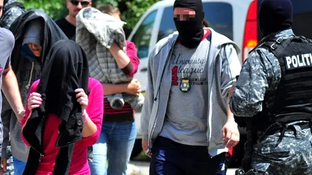 Bistrița: 13 persoane, reținute pentru TRAFIC DE DROGURI; alte zece, cercetate în libertate