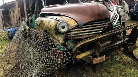 Mașina Buick din 1940 a lui Gheorghe Gheorghiu-Dej, găsită abandonată  pe câmp. Cum arată după ce a fost refăcută și pusă pe calea ferată