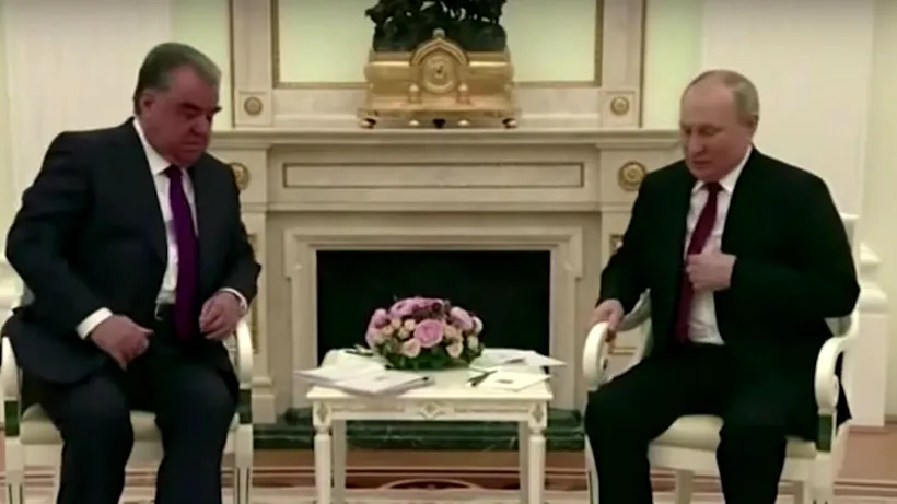 VIDEO | Putin, la capătul puterilor? Gestul bizar făcut de liderul rus în timpul unei întâlniri oficiale