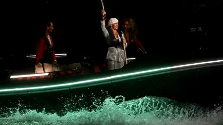 „O FEMEIE!”. Comentatorii de la BBC nu au recunoscut-o pe campioana olimpică Nadia Comăneci, care a purtat torța olimpică la ceremonia de la Paris