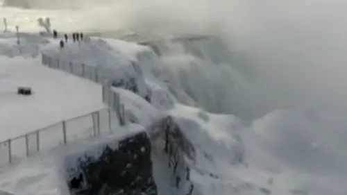 Fenomen spectaculos la cascada Niagara. „Tot mai mulți turiști vin să vadă splendoarea albă
