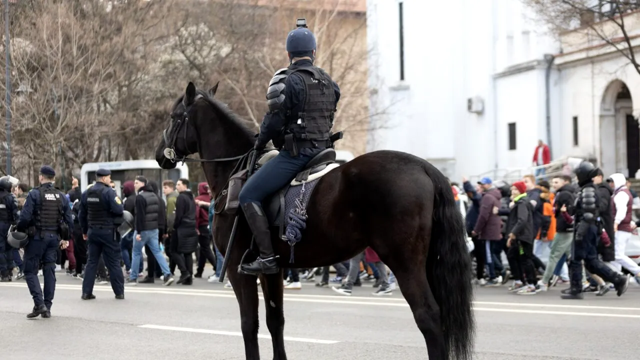 Jandarmeria în ALERTĂ GENERALĂ în București. Sunt așteptate reacții violente în urma deciziei CCR de anulare a alegerilor
