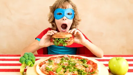 Proiect de lege: Vânzarea de produse FAST FOOD va fi interzisă în apropierea școlilor, grădinițelor și creșelor