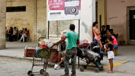 În era internetului, CUBANEZII preferă emisiunile radiofonice