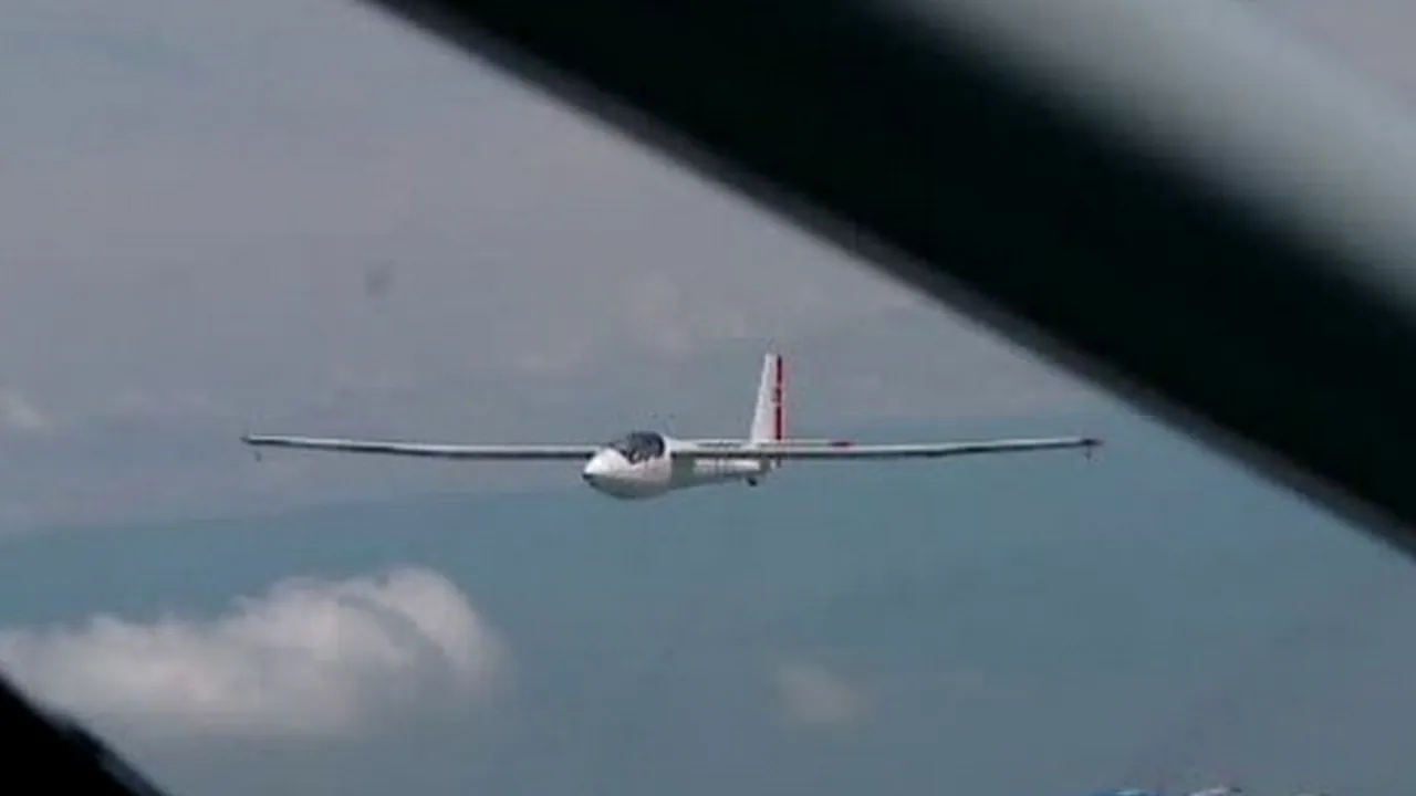 O parte din epava planorului prăbușit în Masivul Postăvarul a fost ridicată cu un elicopter