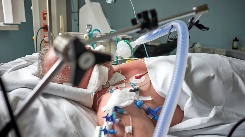 Un bărbat a paralizat după ce a fost în comă 20 de zile din cauza COVID-19. El a decis acum să povestească lungul drum spre recuperare