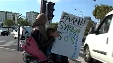 Cum fac cerșetorii români din Paris bani de pe urma crizei refugiaților