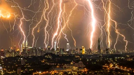 Meteorologii BBC Weather anunță val de furtuni electrice în București și în celelalte orașe din România