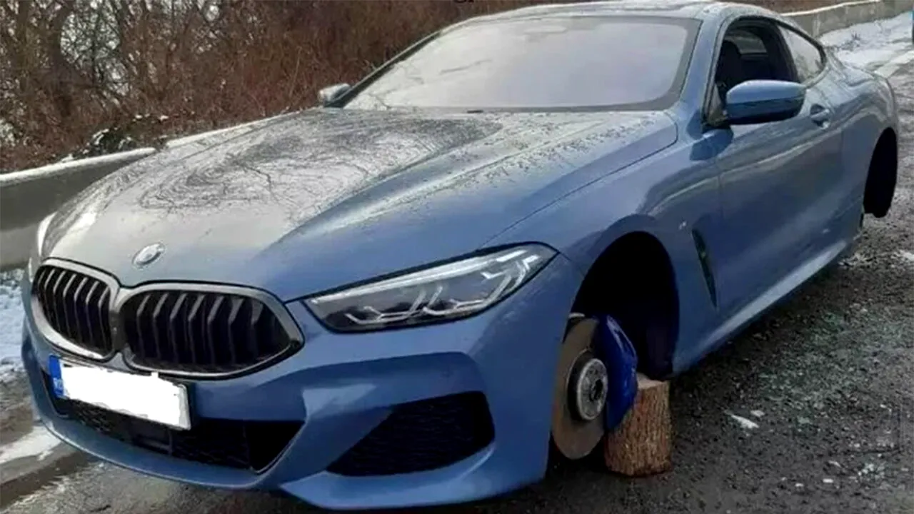 Un clujean și-a găsit BMW-ul pe butuci. Ce bilețel a găsit pe parbriz: 