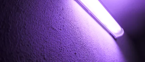 O lampă UV, folosită accidental într-o sală plină de copii de grădiniță. Au fost imediat consultați de medici, iar unul a ajuns la spital cu conjunctivită