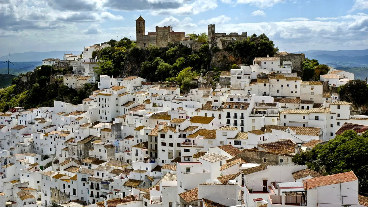 Orașul unde nu există poliție, iar oamenii primesc case gratuit