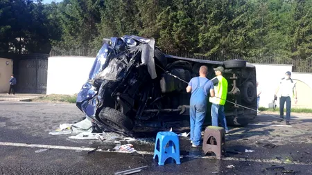 ACCIDENT GRAV. Plan Roșu de intervenție în Vrancea: Un microbuz s-a ciocnit cu o mașină. 2 morți și 11 răniți