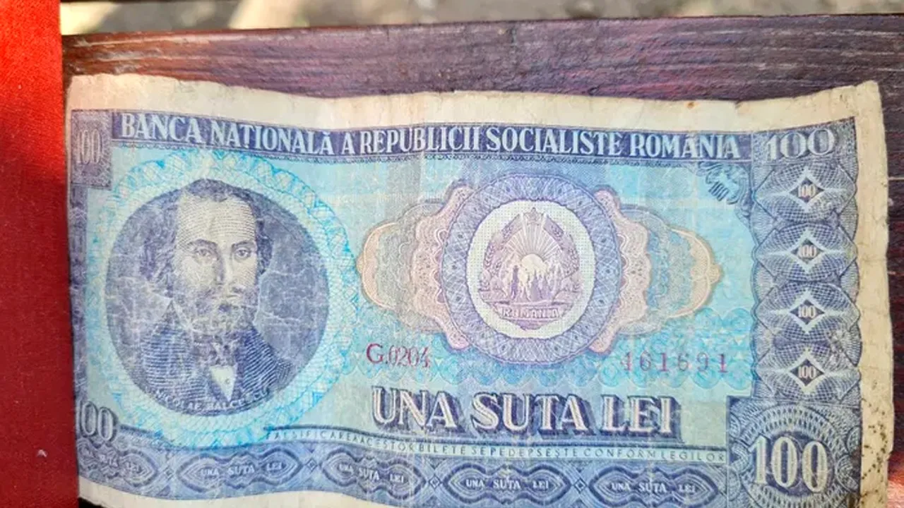 Ți-o amintești?! Suma uriașă cu care se vinde acum, în 2022, celebra bancnotă de 100 de lei de pe vremea lui Nicolae Ceaușescu