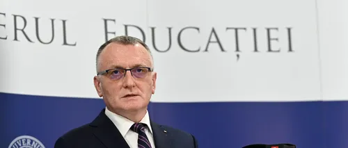 VIDEO | Ministrul Educației acuză o lipsă de profesori în sistem: „Avem peste 4.150 necalificaţi, dintre care aproape 1.000 nu au nici măcar studii superioare”. Ce spune Sorin Cîmpeanu despre salariile cadrelor didactice