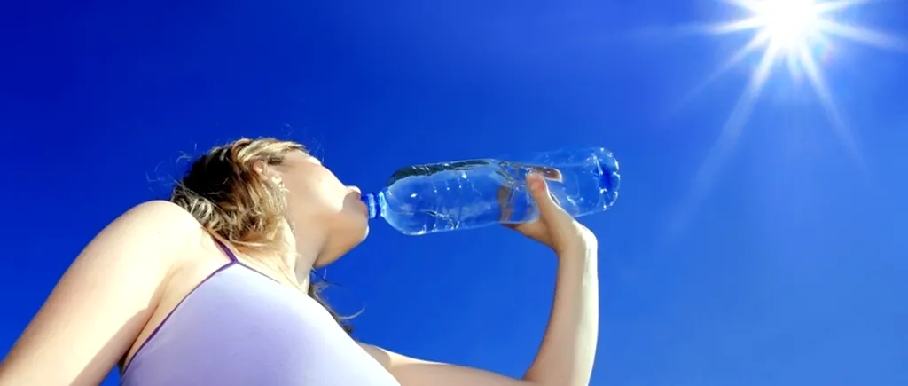 Recomandările Ministerului Sănătății în perioada de CANICULĂ: beți un pahar de apă la fiecare 15-20 de minute