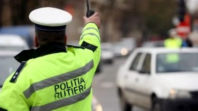 Un șofer cu permisul suspendat a provocat un ACCIDENT în București fugind de polițiștii care l-au oprit