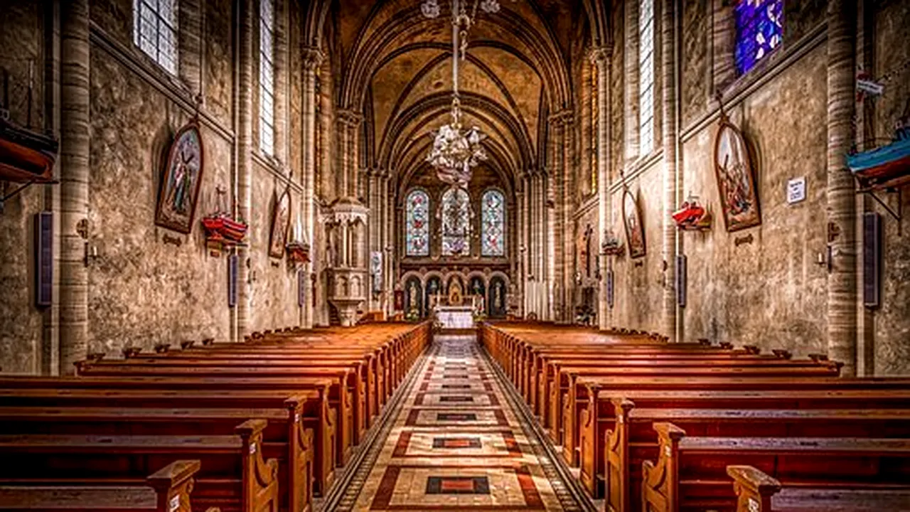 Biserica Ortodoxă din Cipru va suspenda 12 preoţi nevaccinaţi împotriva COVID-19