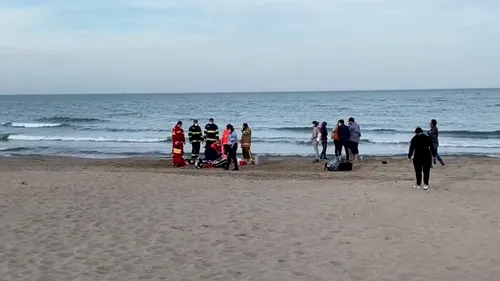 Un bătrân de 70 de ani s-a înecat în mare, în zona plajei Modern din Constanța. Un tânăr de 19 ani a fost scos din valuri, la Costinești