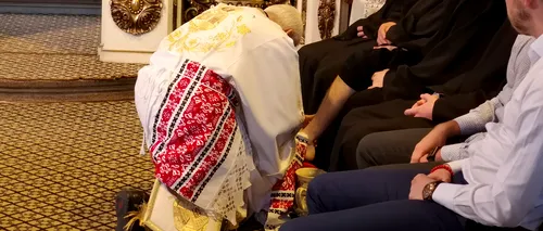 Un episcop greco-catolic din Cluj a spălat picioarele a 12 seminariști și preoți - FOTO