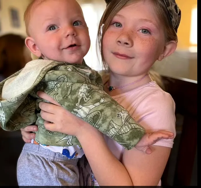 Caz șocant în America: O mamă și-a înecat fiul de 2 ani într-o fântână și apoi și-a împușcat fiica de 9 ani, chiar în fața secției de poliție / Sursa foto: Daily Mail